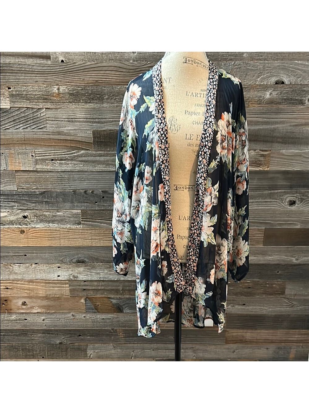 Band of Gypsies Floral Semi Sheer Kimono Cardigan Size M/L
